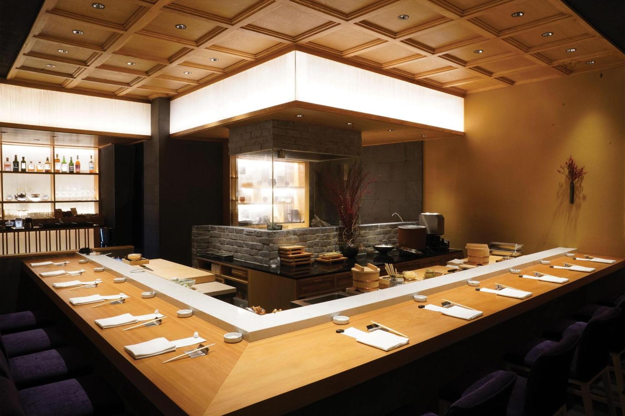 W Bangkok Hotel Eksteriør billede Interior of a sushi bar