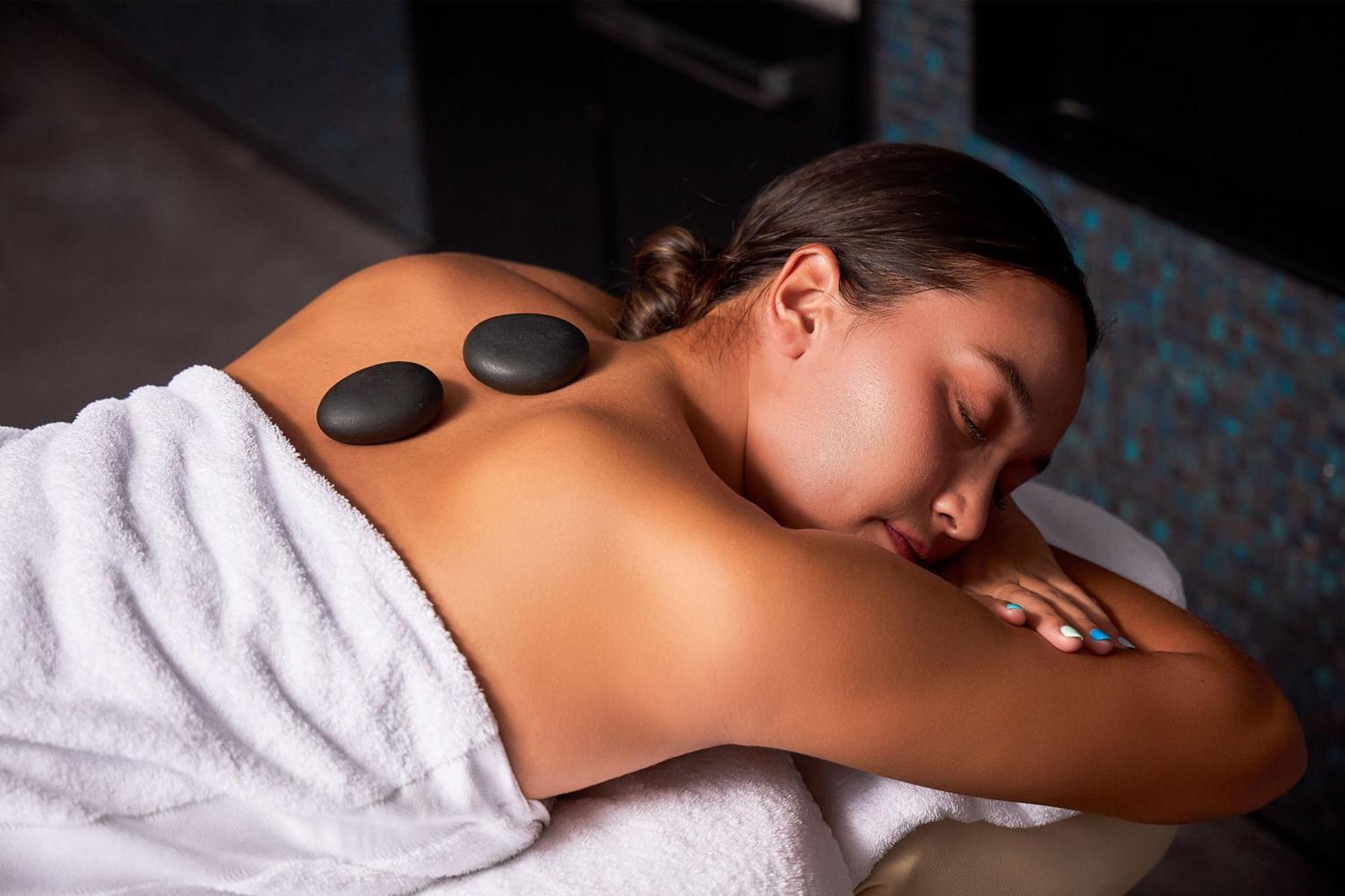 W Bangkok Hotel Eksteriør billede Hot stone massage