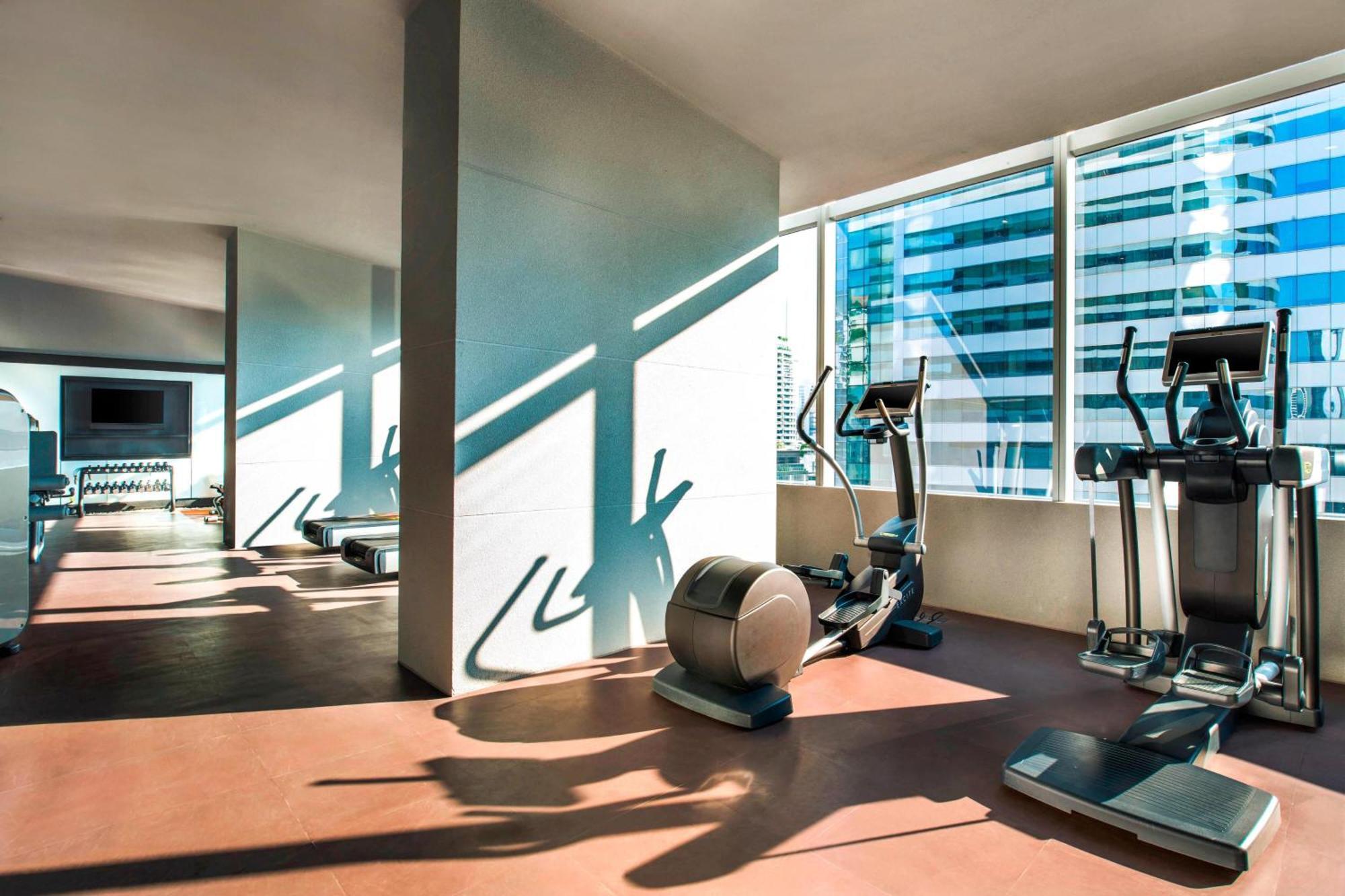 W Bangkok Hotel Eksteriør billede The gym at the hotel