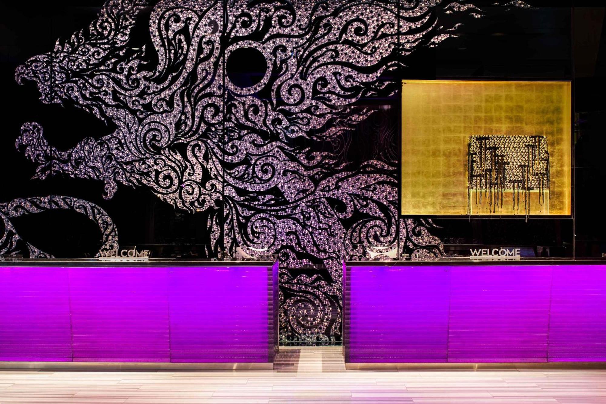 W Bangkok Hotel Eksteriør billede The bar at the nightclub