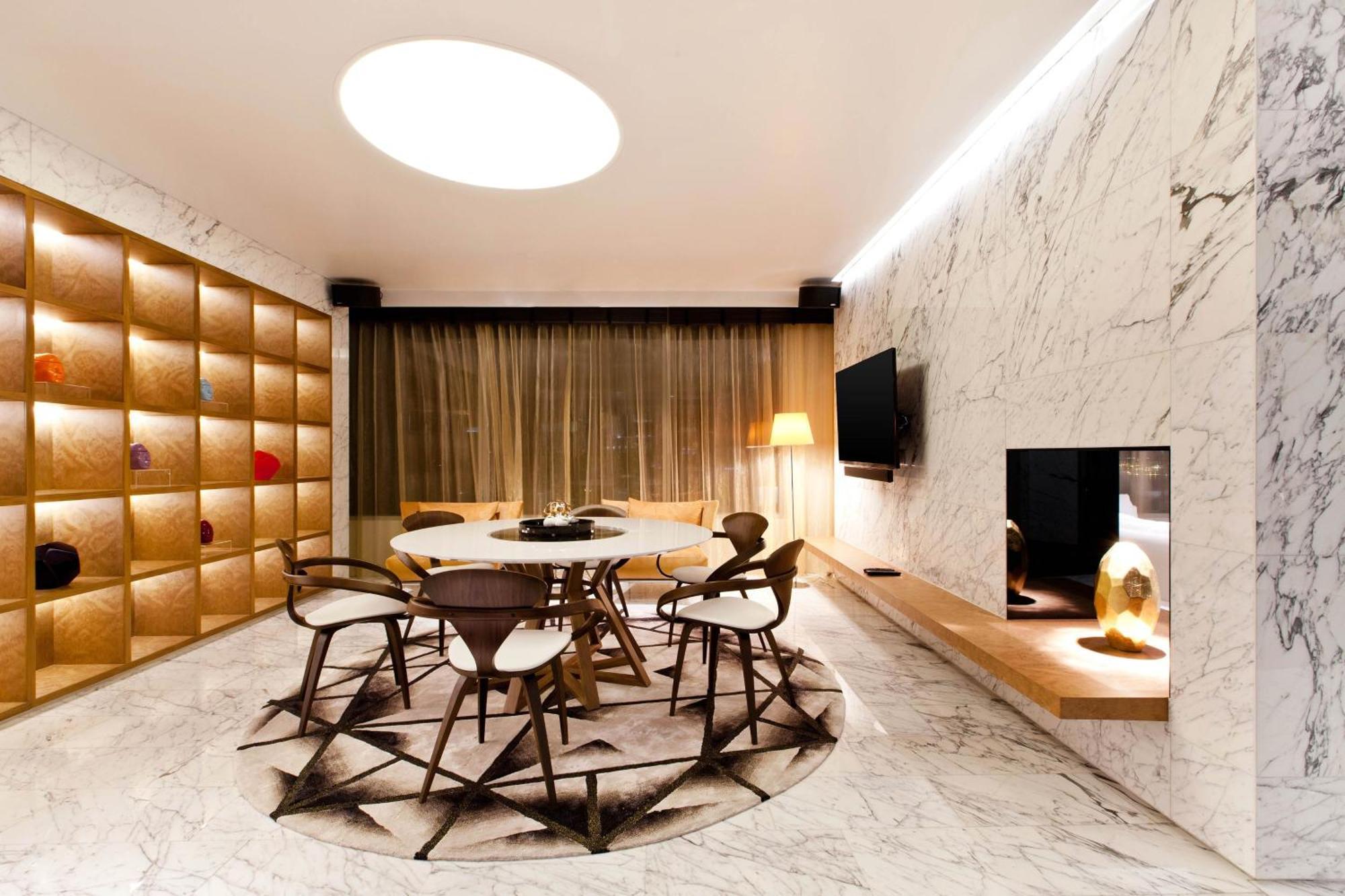 W Bangkok Hotel Eksteriør billede The interior of the 2012-built hotel