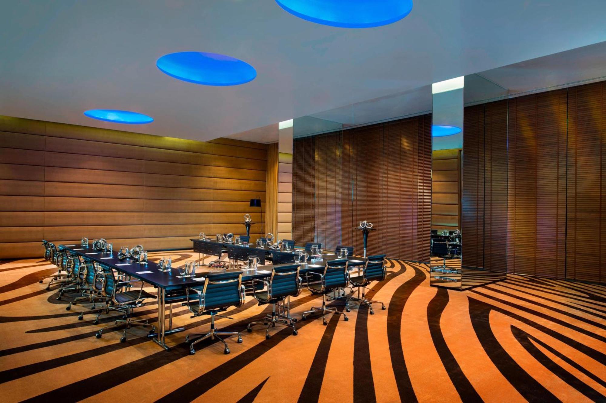 W Bangkok Hotel Eksteriør billede The Auditorium